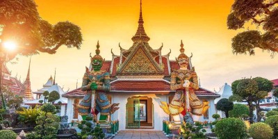 Giants front of the church at Wat Arun. Wat Arun is a Buddhist temple in Bangkok Yai district of Bangkok, Thailand.