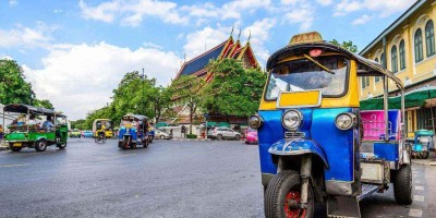 Giants front of the church at Wat Arun. Wat Arun is a Buddhist temple in Bangkok Yai district of Bangkok, Thailand.